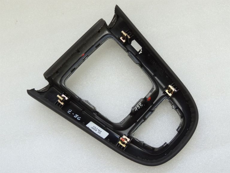 Opel Zafira C pārnesumu pārslēgšanas slēdža paneļa vāka rāmis 39077316