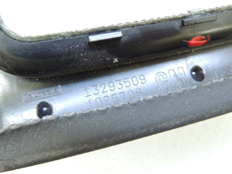 Opel Zafira C pārnesumu pārslēgšanas slēdža paneļa vāka rāmis 39077316