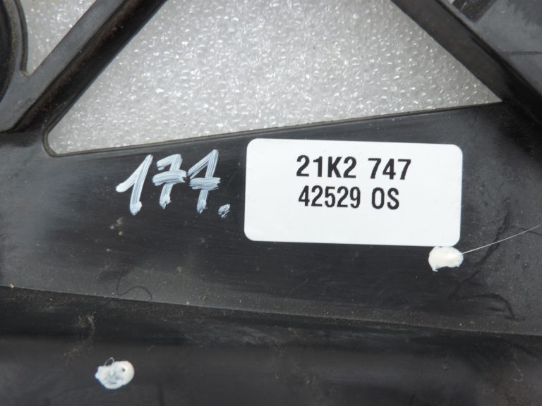 Opel Zafira C Oriģinālais aizmugurējā labā bampera kronšteins 13300739