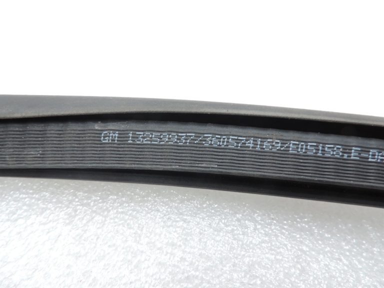 Opel Zafira C Priekšējais labās puses durvju blīvējums Durvju blīvējuma gumija 13259937 13259939