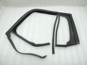 Opel Zafira C Rear left door seal Door sealing rubber 13260087