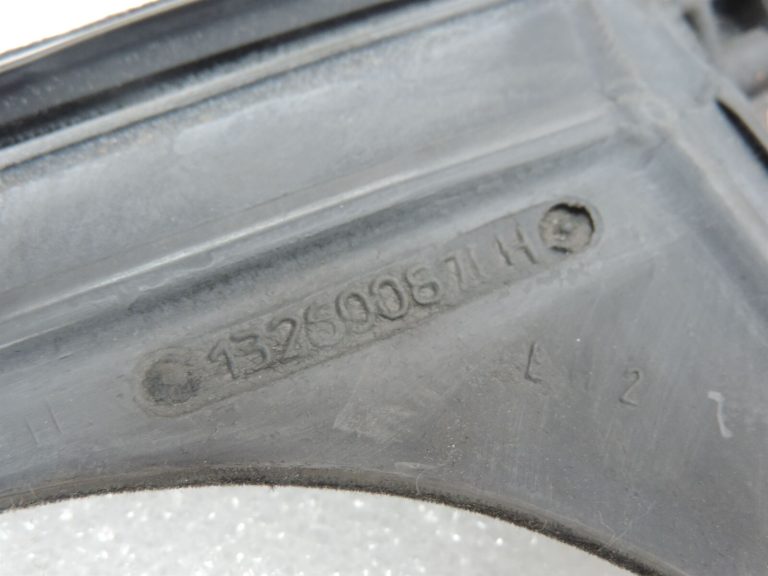 Opel Zafira C Aizmugurējo kreiso durvju blīvējums Durvju blīvējuma gumija 13260087