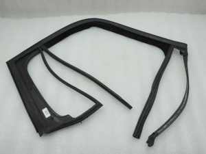Opel Zafira C Rear right door seal Door sealing rubber 13260088