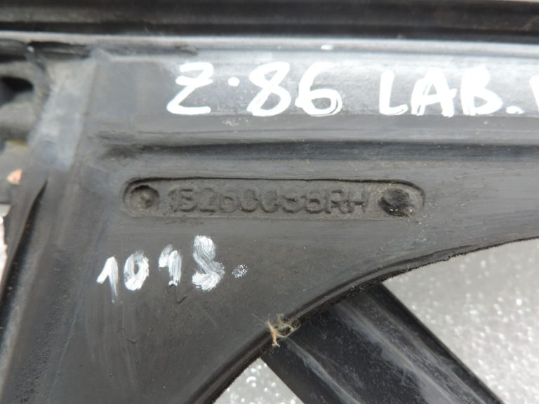 Opel Zafira C Aizmugurējo labās puses durvju blīvējums Durvju blīvējuma gumija 13260088