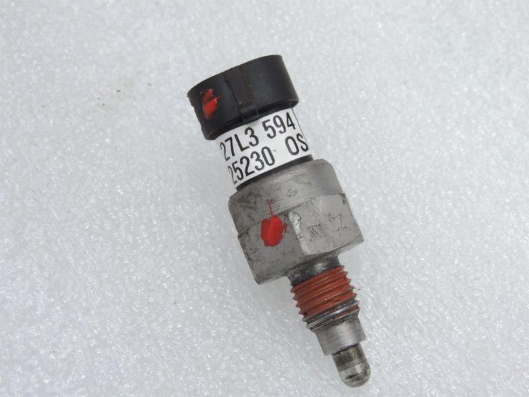 Opel F40 manuālā pārnesumkārba atpakaļgaitas pārnesumu atpakaļgaitas gaismas slēdzis 55577819