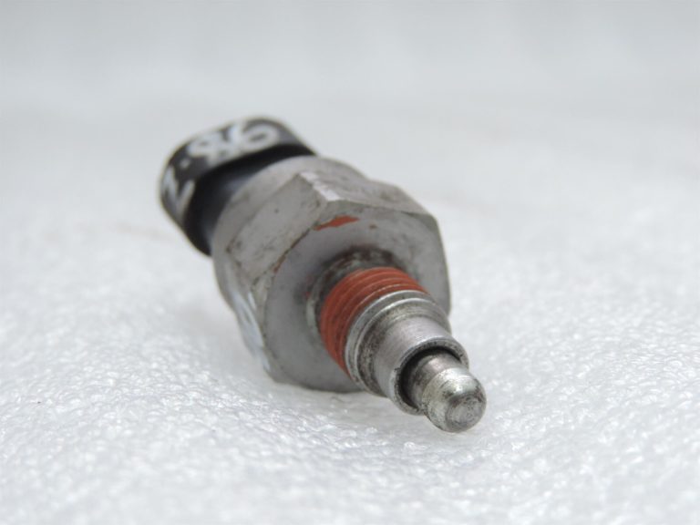 Opel F40 manuālā pārnesumkārba atpakaļgaitas pārnesumu atpakaļgaitas gaismas slēdzis 55577819