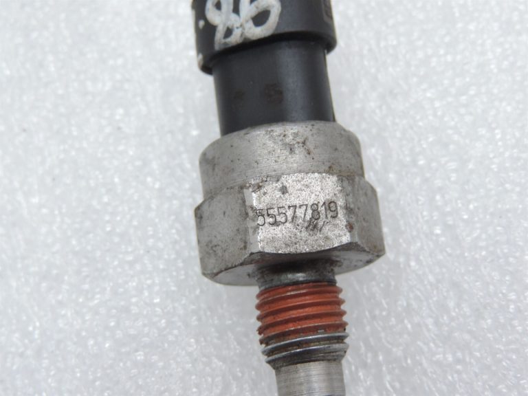 Opel F40 manuālā pārnesumkārba atpakaļgaitas pārnesumu atpakaļgaitas gaismas slēdzis 55577819