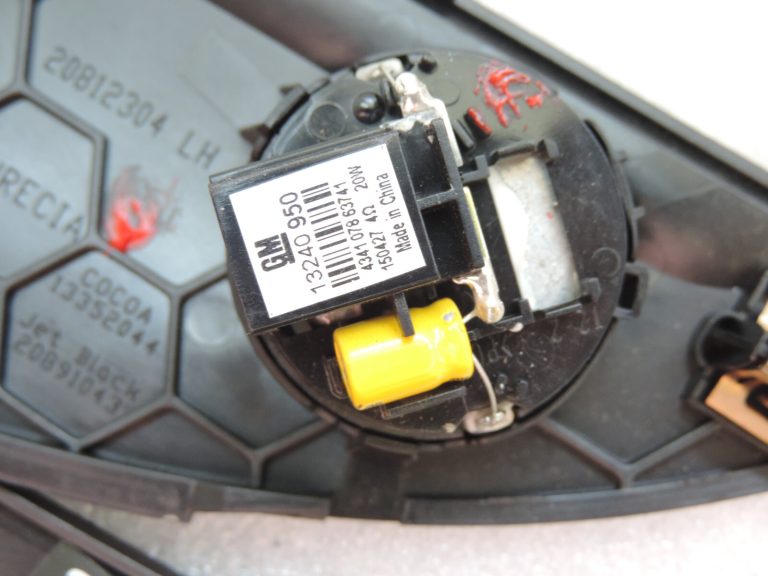 Opel Zafira C instrumentu paneļa kreisā skaļruņa vāks 20891043