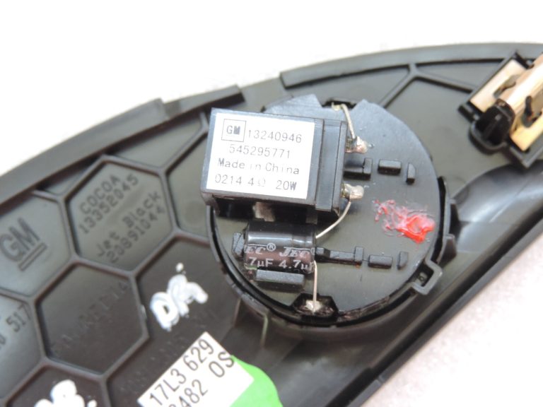 Opel Zafira C instrumentu paneļa labās puses skaļruņa vāks 20891044