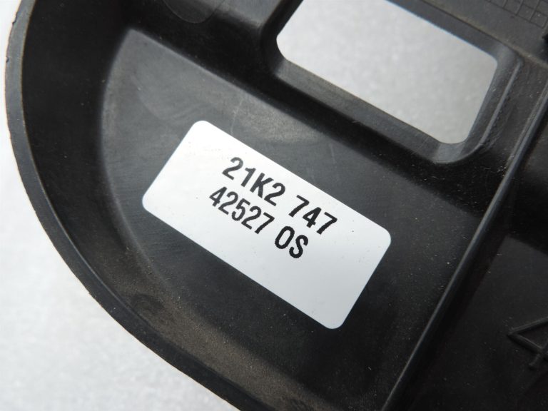 Opel Zafira C Oriģināls aizmugurējā bampera kreisās puses kronšteins 13300742