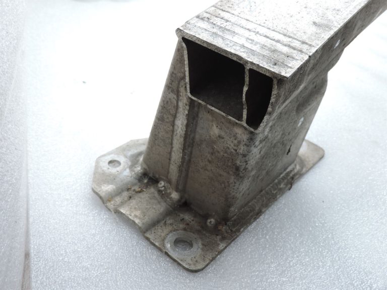 Opel Zafira C Aizmugurējā bampera bampera šķērssijas nesējs 12776305