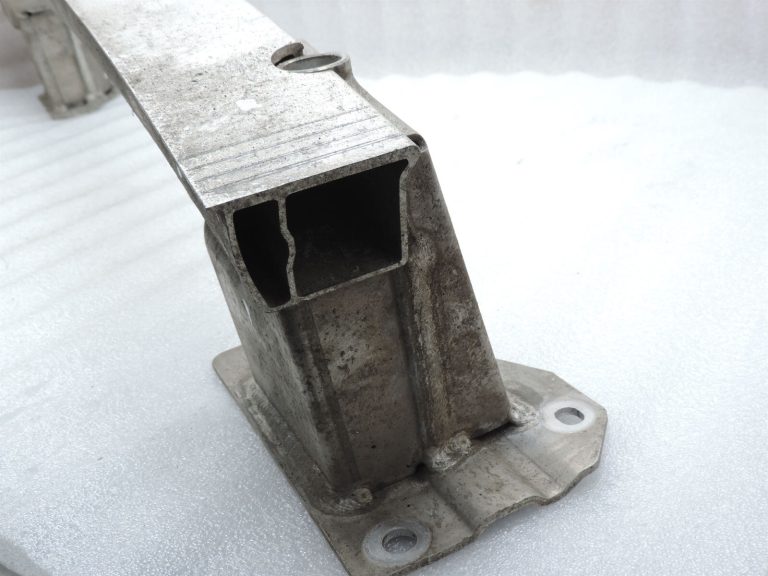Opel Zafira C Aizmugurējā bampera bampera šķērssijas nesējs 12776305