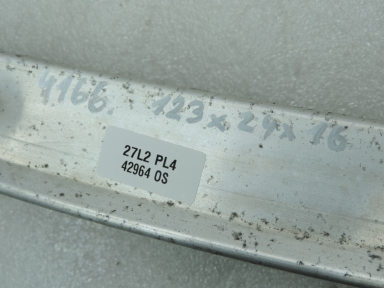 Opel Zafira C Aizmugurējā bampera bampera šķērssijas nesējs 12776305