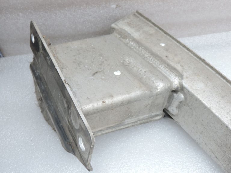 Opel Zafira C Aizmugurējā bampera bampera šķērssijas nesējs 12776305