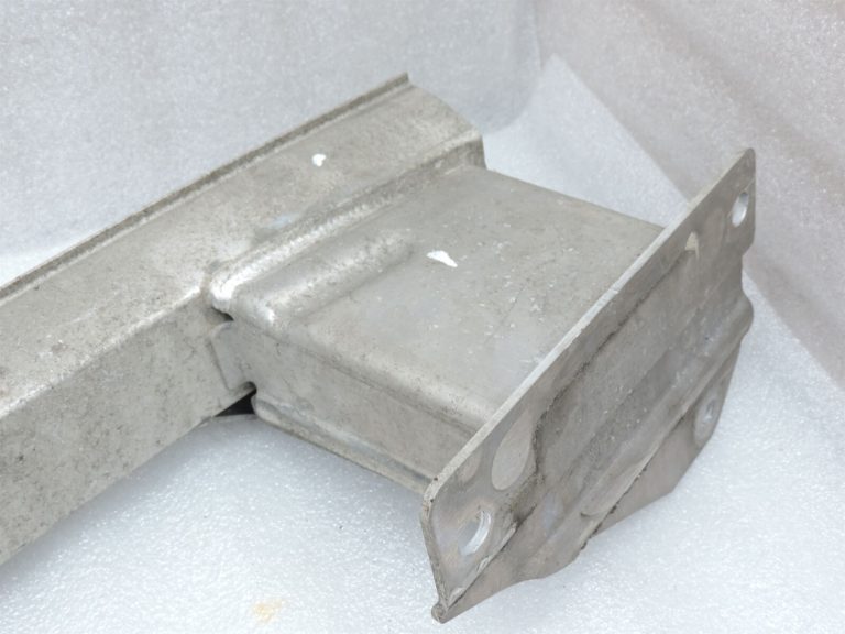 Opel Zafira C Aizmugurējā bampera bampera šķērssijas nesējs 12776305