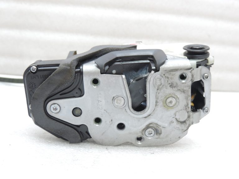 Opel Astra J Insignia Zafira C Aizmugures kreiso durvju slēdzene 13579555 133737