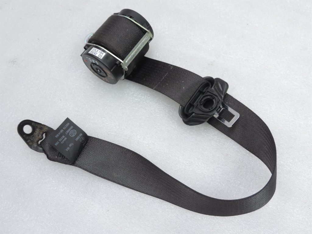 Opel Zafira C Second row left seatbelt black 13332239