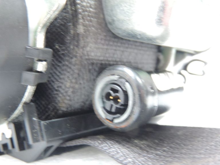 Opel Zafira C Priekšējais kreisais drošības jostas spriegotājs melns 13394803