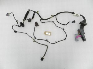 Opel Zafira C Front right passenger side door wiring harness cable 13435960
