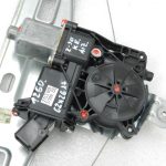 Opel Zafira C Original aizmugurējā kreisā loga regulatora motora saikne 13260141
