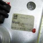 Opel Zafira C Original aizmugurējā kreisā loga regulatora motora saikne 13260141