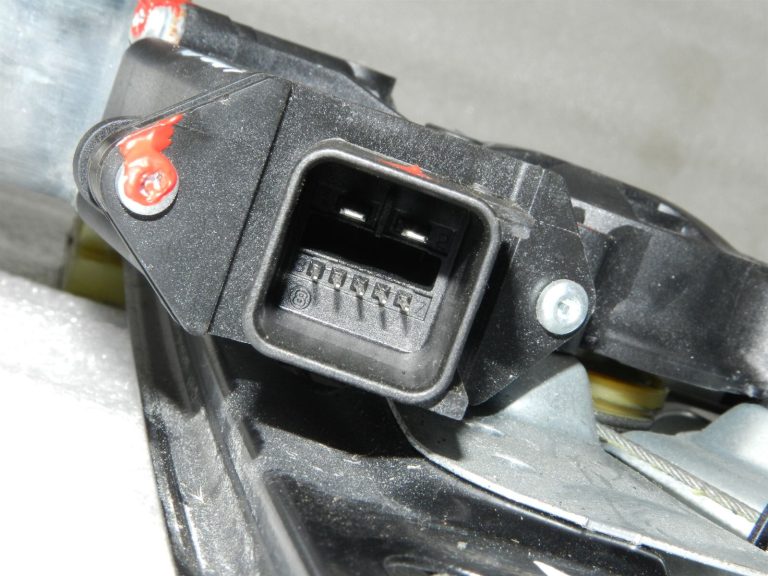 Opel Zafira C Oriģinālais priekšējais labās puses logu motora savienojums 13260138