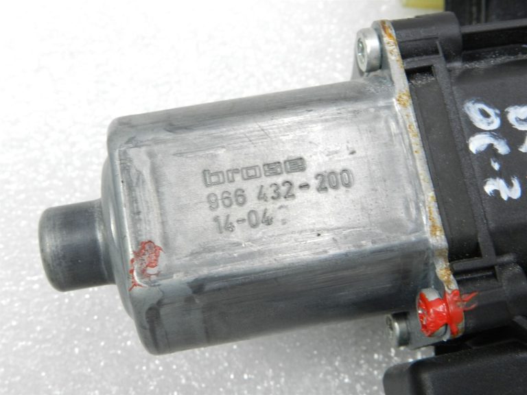 Opel Zafira C Oriģinālais priekšējais labās puses logu motora savienojums 13260138