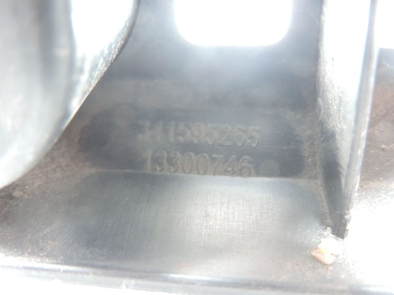 Opel Zafira C Aizmugurējā bampera centra kronšteins 13300735