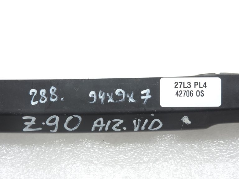 Opel Zafira C Aizmugurējā bampera centra kronšteins 13300735