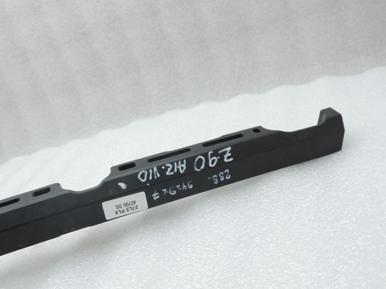 Opel Zafira C Aizmugurējā bampera centra kronšteins 13300735