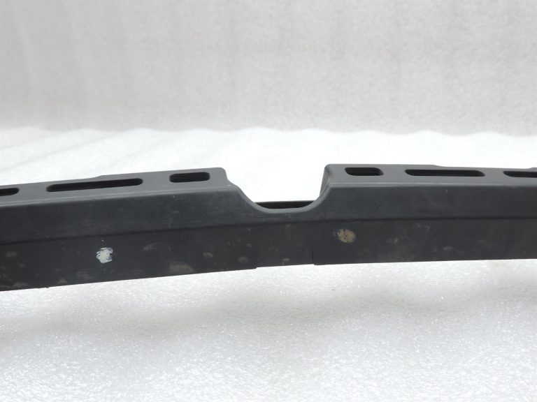 Opel Zafira C Aizmugurējā bampera centra kronšteins 13300735