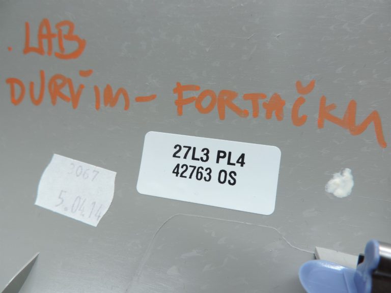 Opel Zafira C Priekšējais labās A-svārstgstikla vāks Light Titanium 39039151