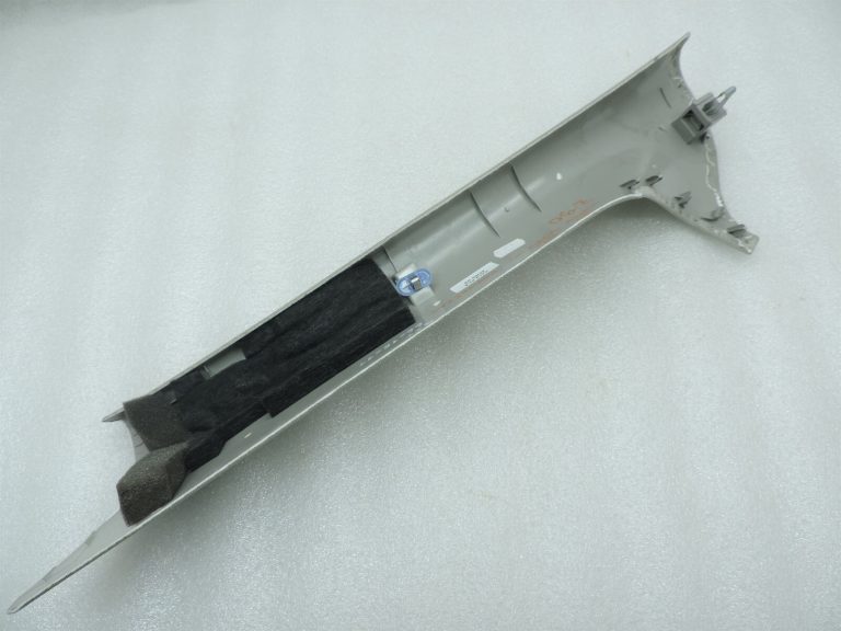 Opel Zafira C Priekšējais labās A-svārstgstikla vāks Light Titanium 39039151
