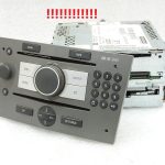 Neliels defekts OPEL Astra H Zafira B Radio CD70 Navi 13283223 “neprecējies”