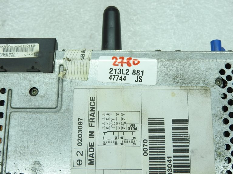 Neliels defekts OPEL Astra H Zafira B Radio CD70 Navi 13283223 “neprecējies”