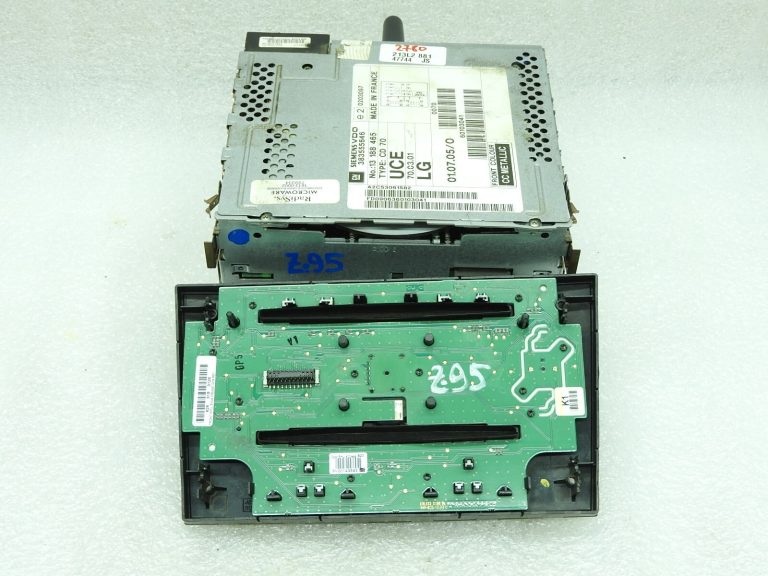 Neliels defekts OPEL Astra H Zafira B Radio CD70 Navi 13283223 “neprecējies”