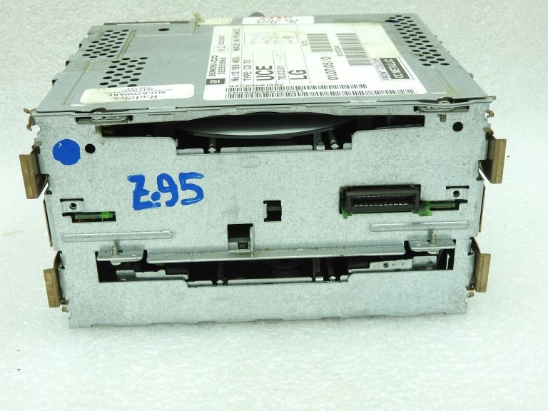 Neliels defekts OPEL Astra H Zafira B Radio CD70 Navi 13283223 “neprecējies”