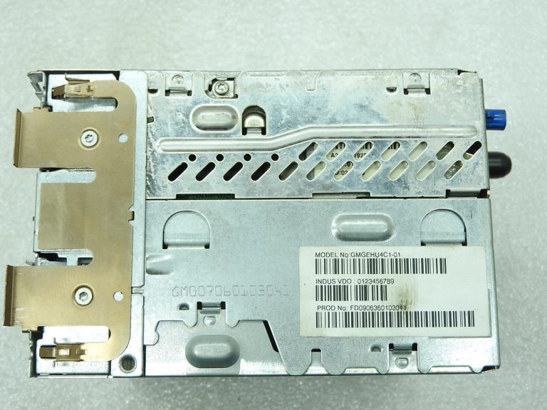 Neliels defekts OPEL Astra H Zafira B Radio CD70 Navi 13283223 “neprecējies”