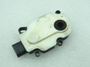 Opel Astra J Zafira B Insignia A Meriva B Vēja deflektora servomotors 13321318