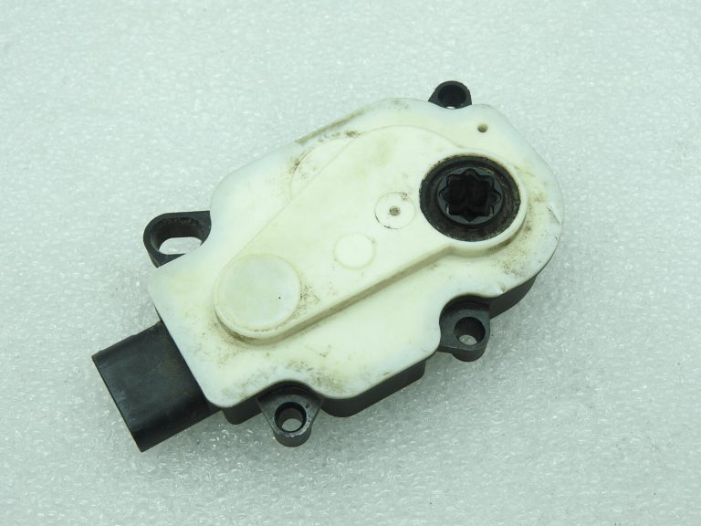 Opel Astra J Zafira B Insignia A Meriva B Vēja deflektora servomotors 13321318