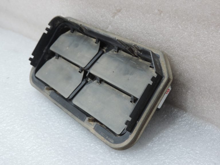 Oriģinālā Opel Zafira C aizmugurējā virsbūves ventilācijas restīte 9076499, 1814203