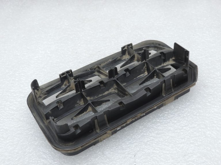 Oriģinālā Opel Zafira C aizmugurējā virsbūves ventilācijas restīte 9076499, 1814203
