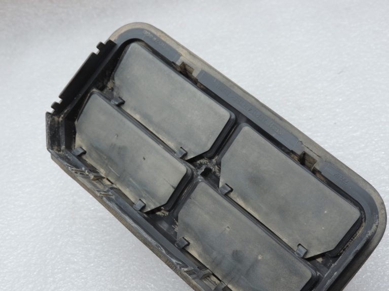 Oriģinālā Opel Zafira C aizmugurējā virsbūves ventilācijas restīte 9076499, 1814203