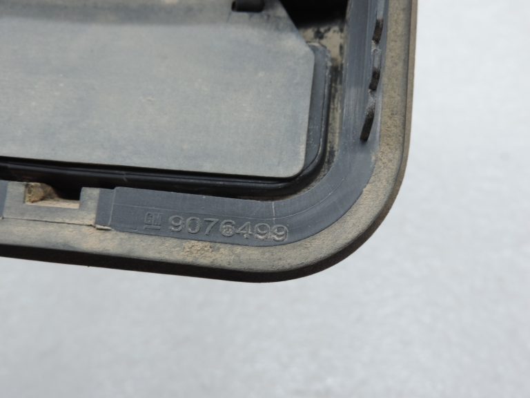 Oriģinālā Opel Zafira C aizmugurējā virsbūves ventilācijas restīte 9076499, 1814203
