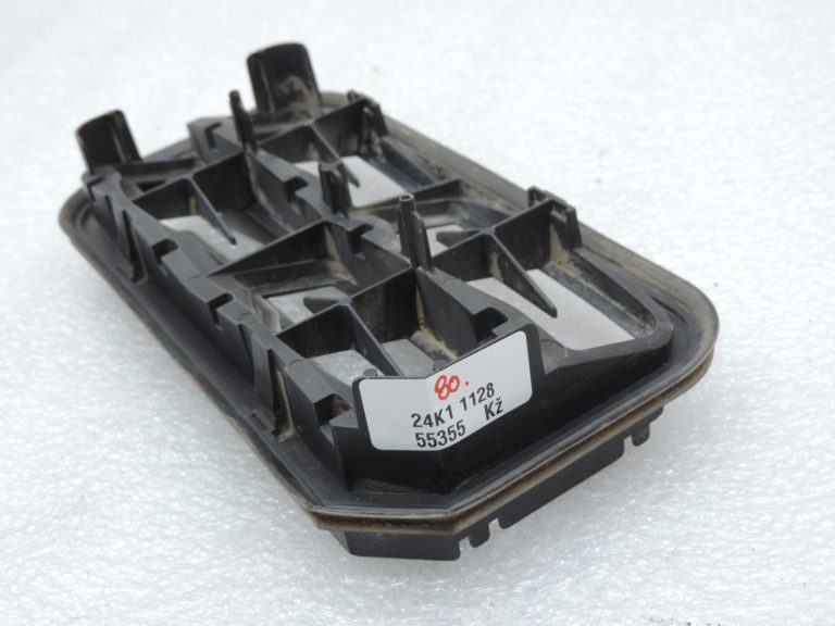 Oriģinālā Opel Zafira C aizmugurējā virsbūves ventilācijas restīte 9076499, 1814203