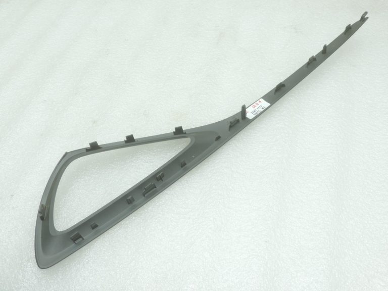 Oriģinālais Opel Zafira C priekšējo kreiso durvju vāka apdare pelēka (2C4) 20893784