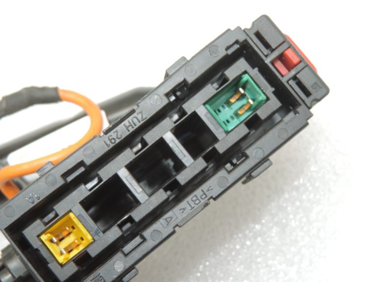 Opel Zafira B Priekšējās labās drošības jostas sprādzes 93186290 5197630 13217491 13217492