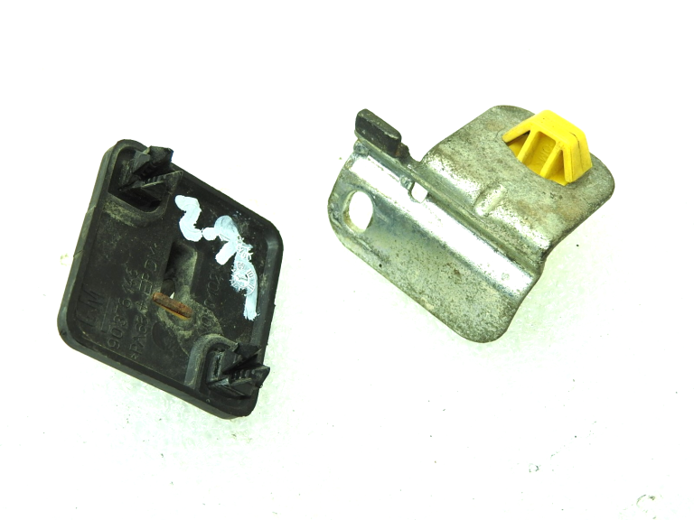 Oriģinālais klips ar turētāju motora pārsega stienim Opel Zafira B 13249044