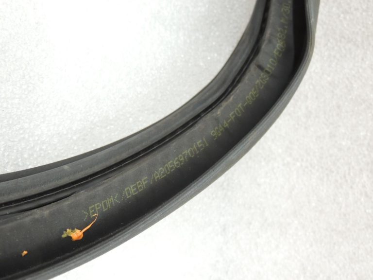 Oriģinālais Mercedes Benz W205 durvju blīvējums gumijas aizmugurējo durvju blīvētājs A2056970151