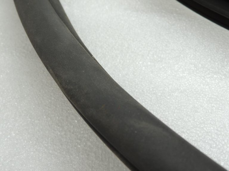 Oriģinālais Mercedes Benz W205 durvju blīvējums gumijas aizmugurējo durvju blīvētājs A2056970151